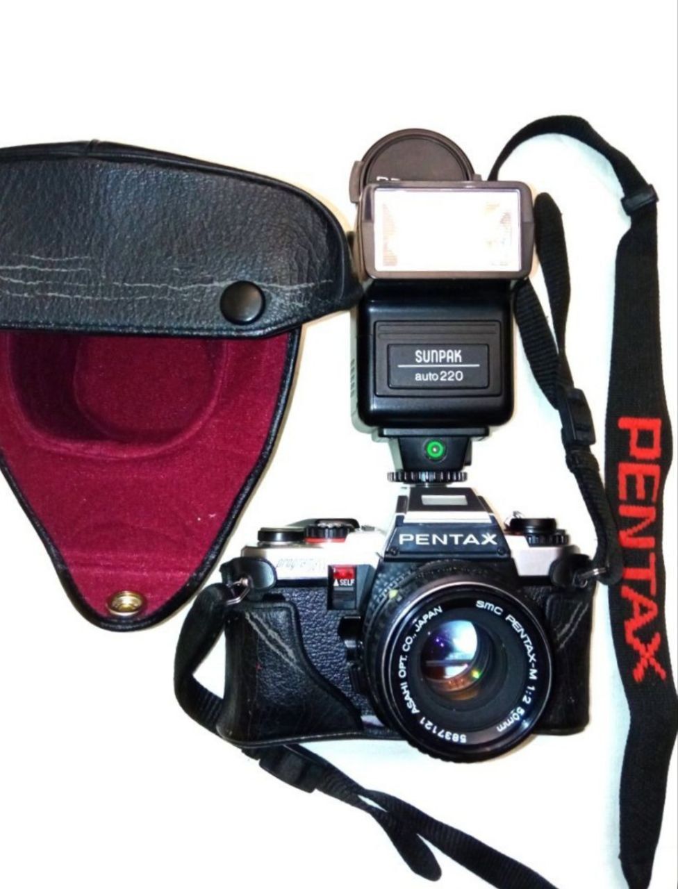 Продам плёночный зеркальный фотоапарат Pentax с фотовспышкой Sunpak