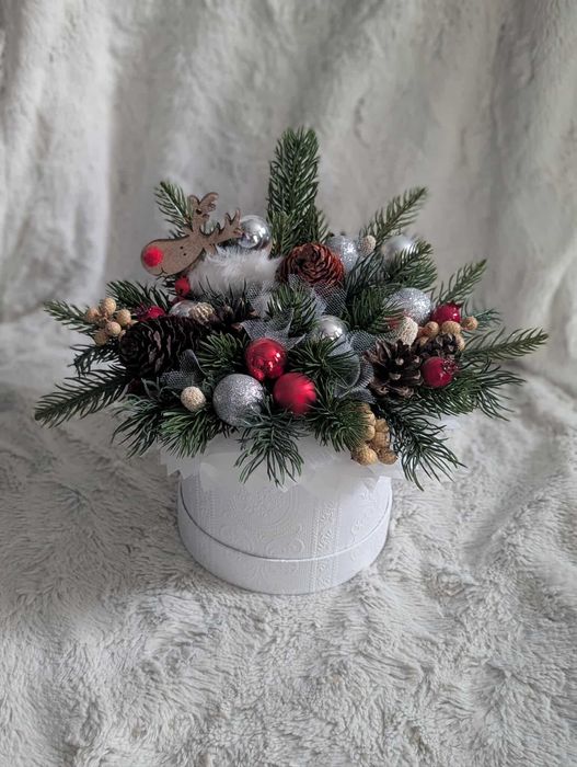 Świąteczny box stroik z reniferem rękodzieło biel czerwień srebro