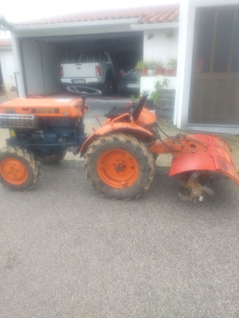 Trator B7000 16 CV