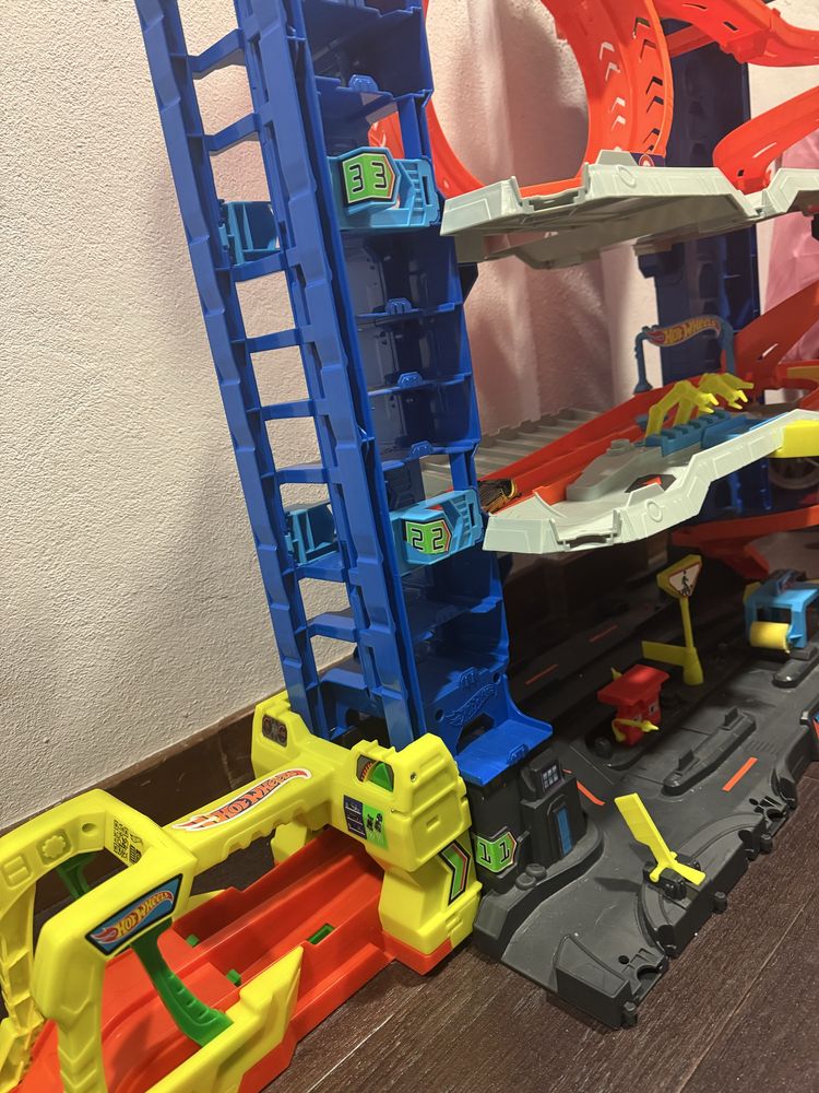 Pista Ultimate Garage HotWheels