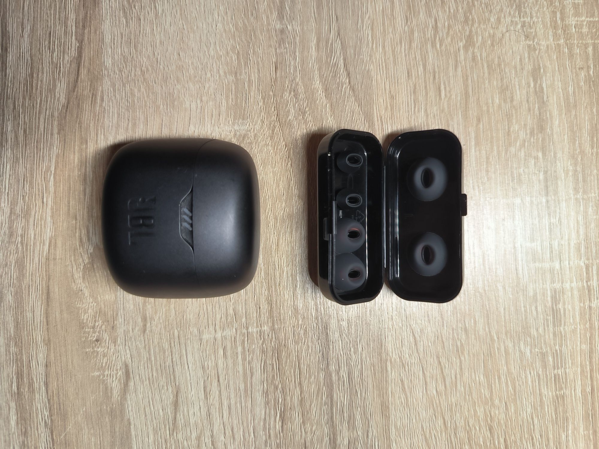 Навушники бездротові JBL TUNE FLEX купував в Америці за 70$