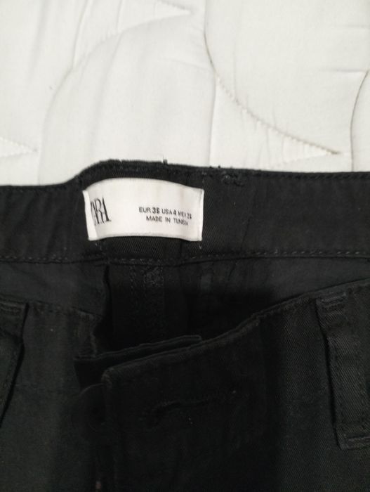 Czarne jeansowe bojówki Zara