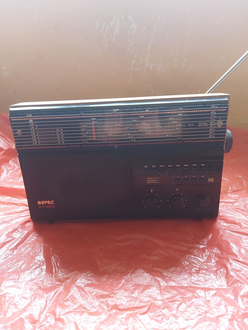 Stare radio z PRL z epoki ZSRR WIERAS RP 225