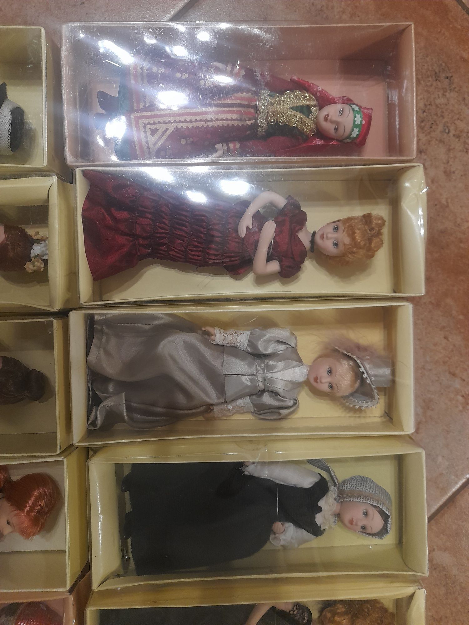 Дамы эпохи, фарфоровые куклы Deagostini