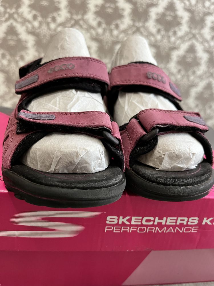 Цена за 2 пары. Сандалии Ecco+ Skechers, 28 р