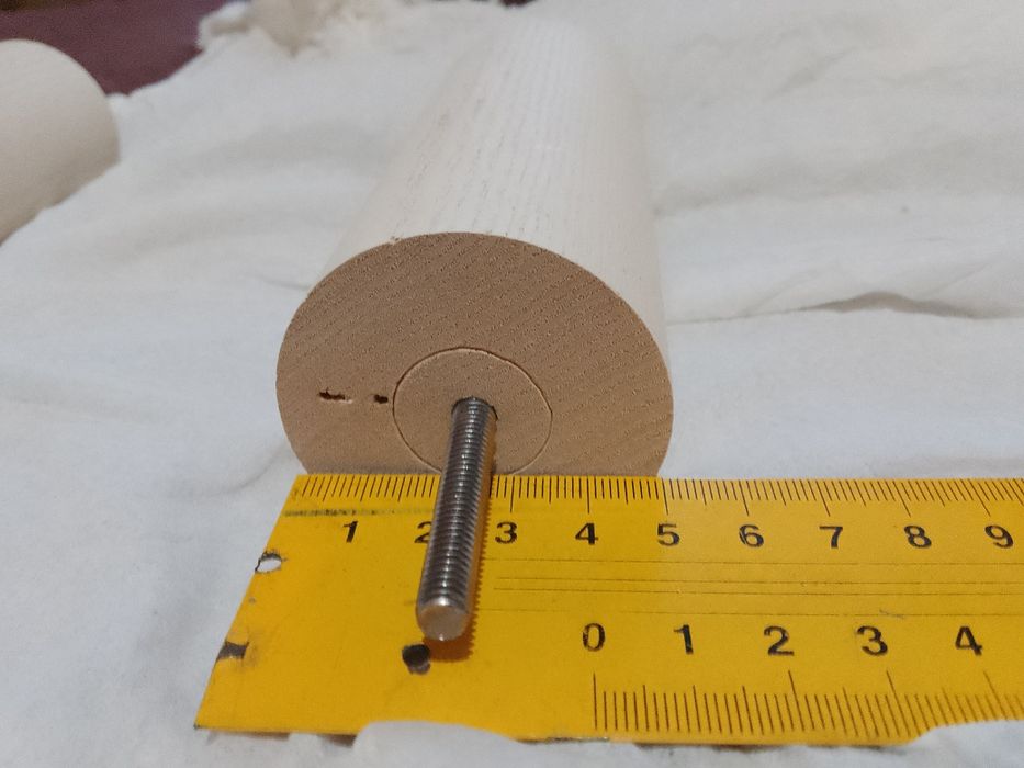 Ніжки дерев'яні. 2 шт одні 2 шт другі