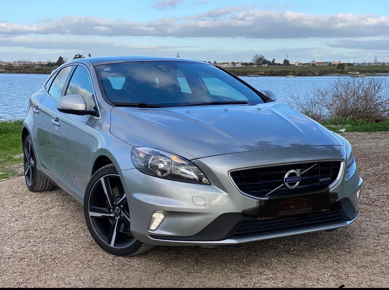 Volvo V40 r design