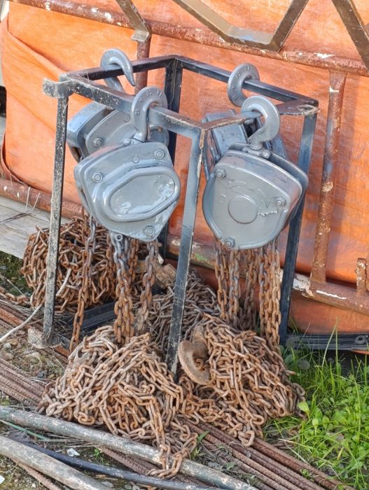 4 Cadernais de correntes de 1000kg cada