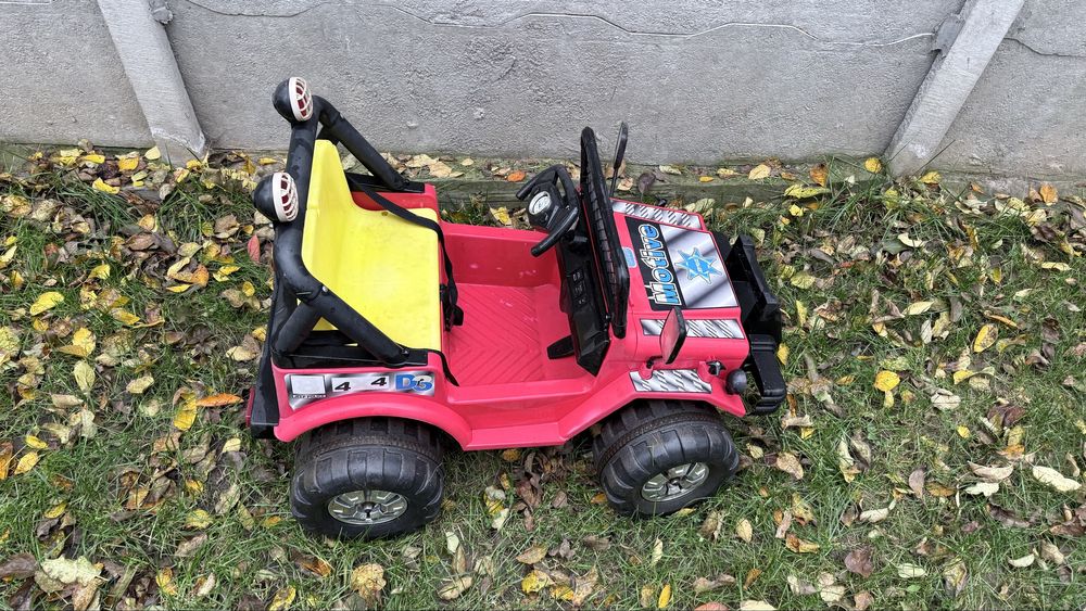 Продам детскую машину на аккамуляторе