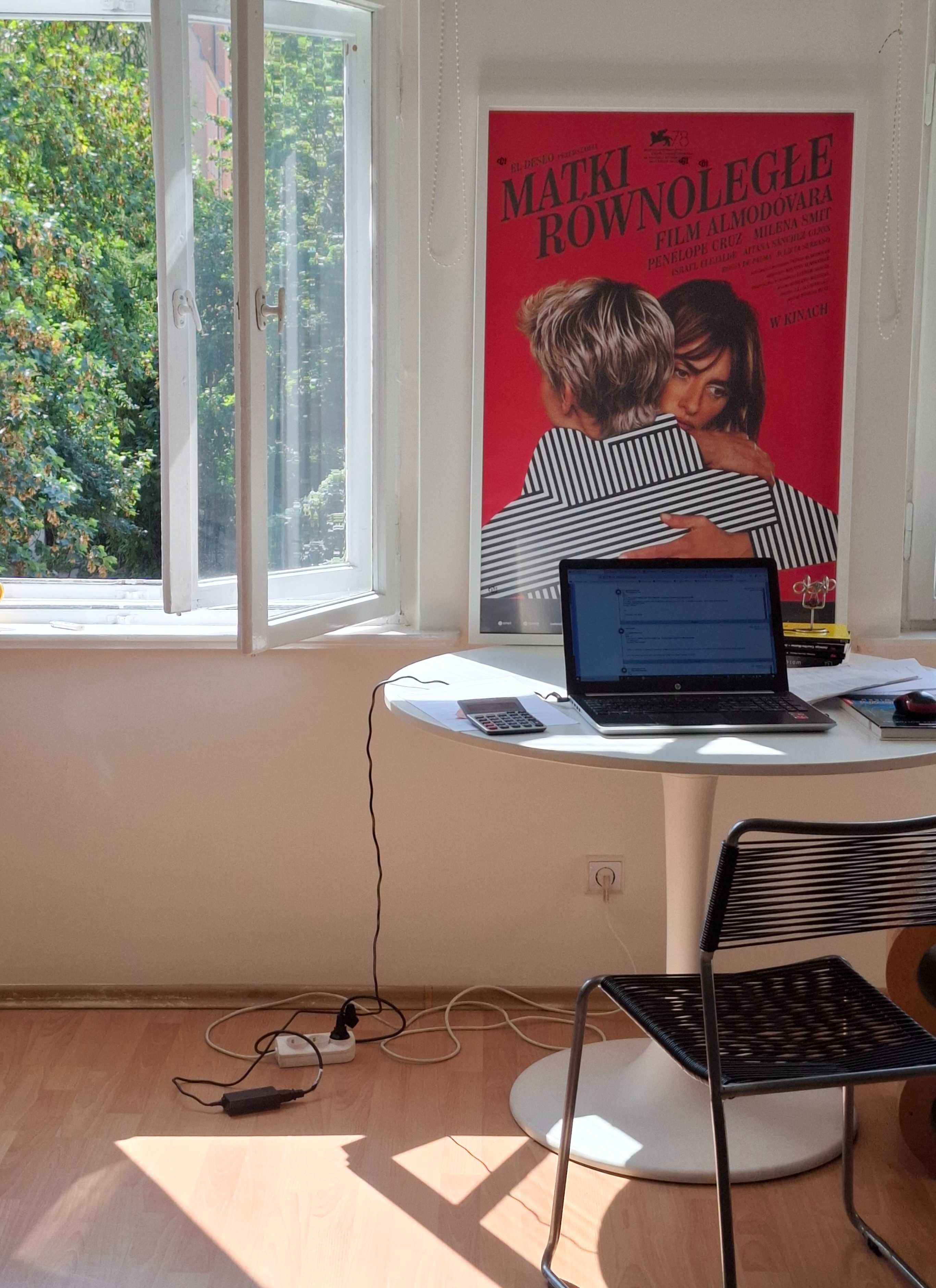 Plakat filmowy Matki równoległe Pedro Almodovar