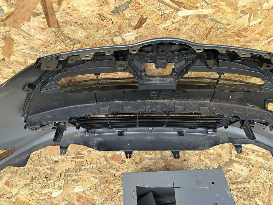Toyota Yaris IV 4 20- zderzak przedni przód cały