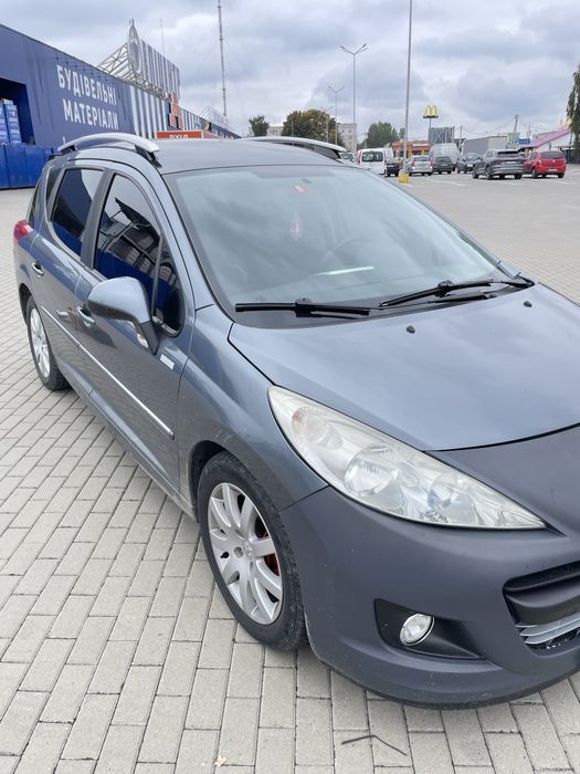 Peugeot 207 sw 2011р