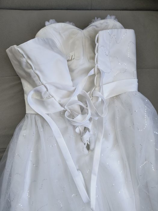 Biała suknia ślubna