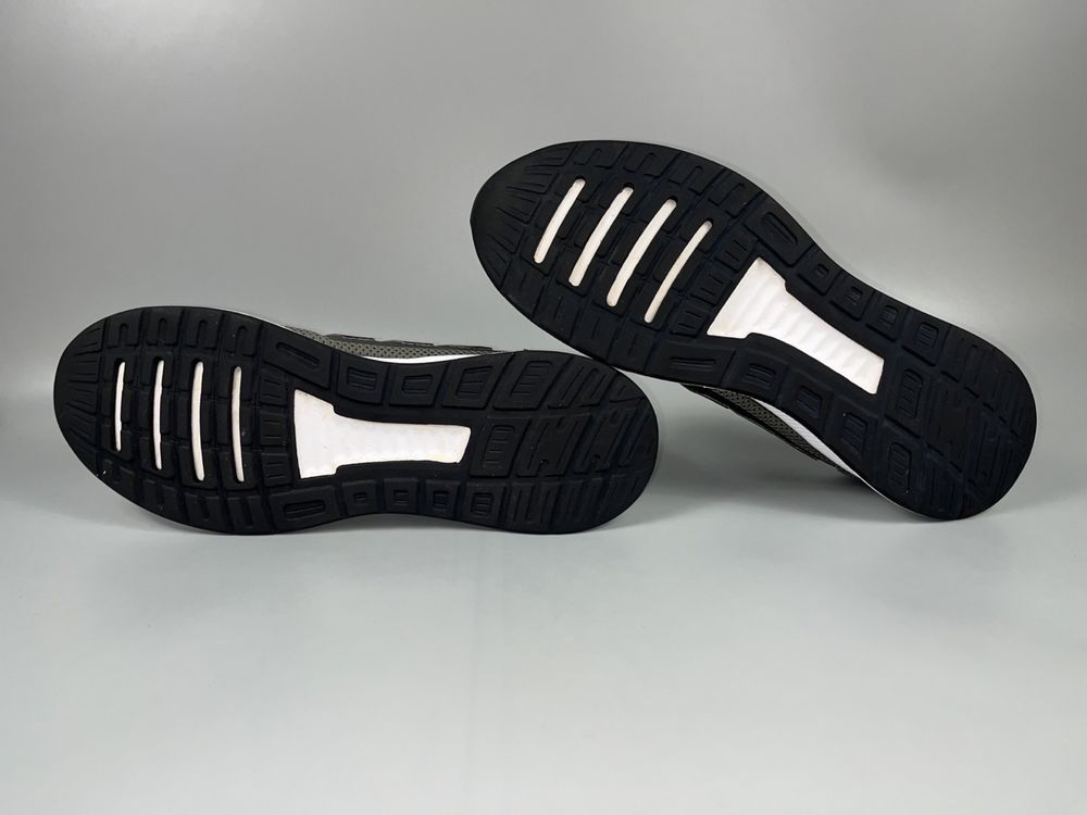 Кроссовки Adidas 44.5 размер (по стельке 28.5 см)