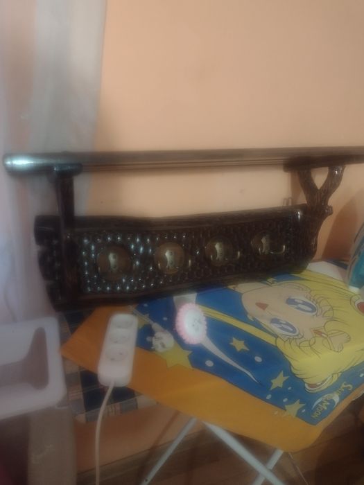 Вішалка з дерева