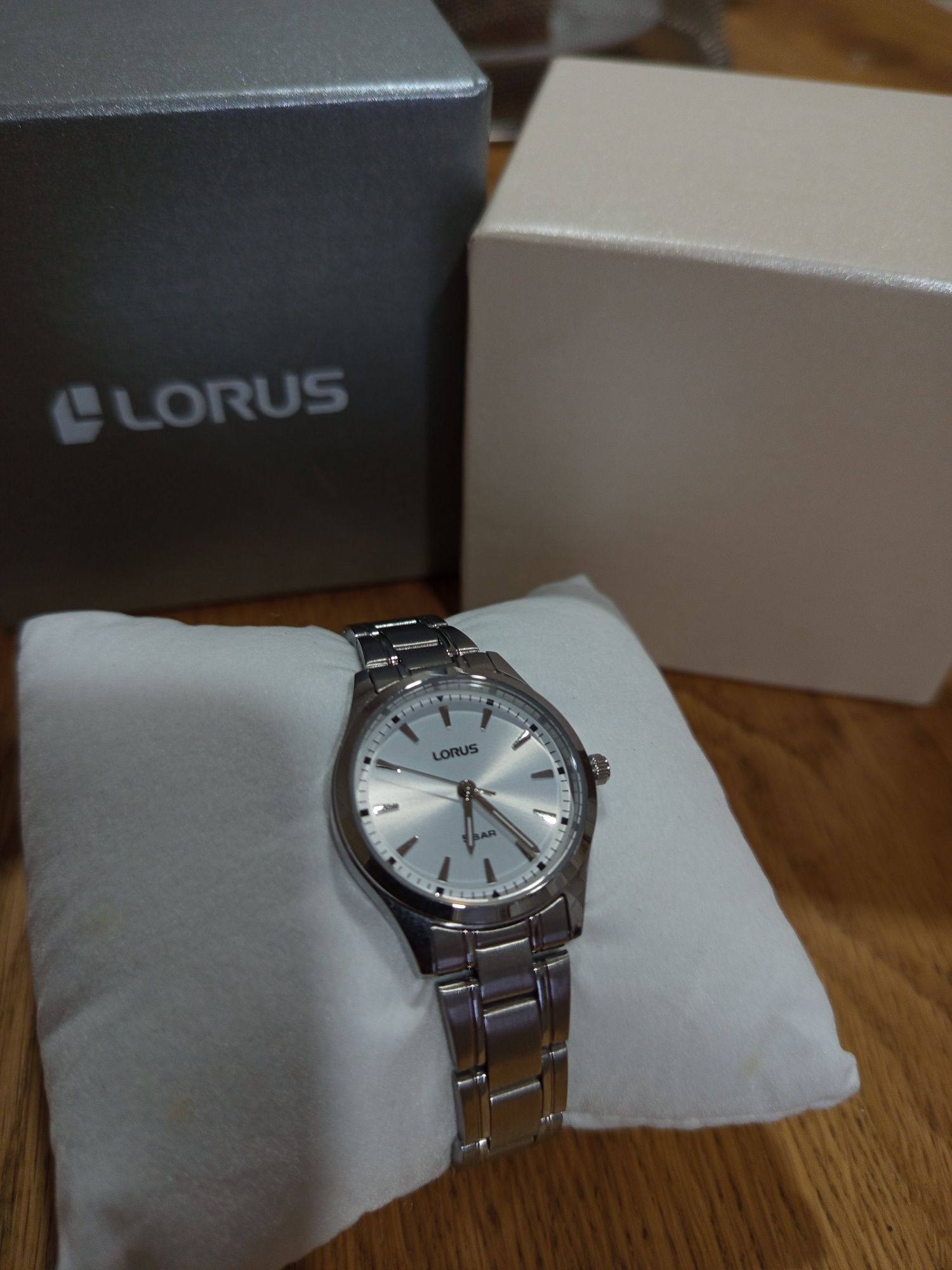 Relógio Lorus senhora novo com caixa e certificado. Preço negociável