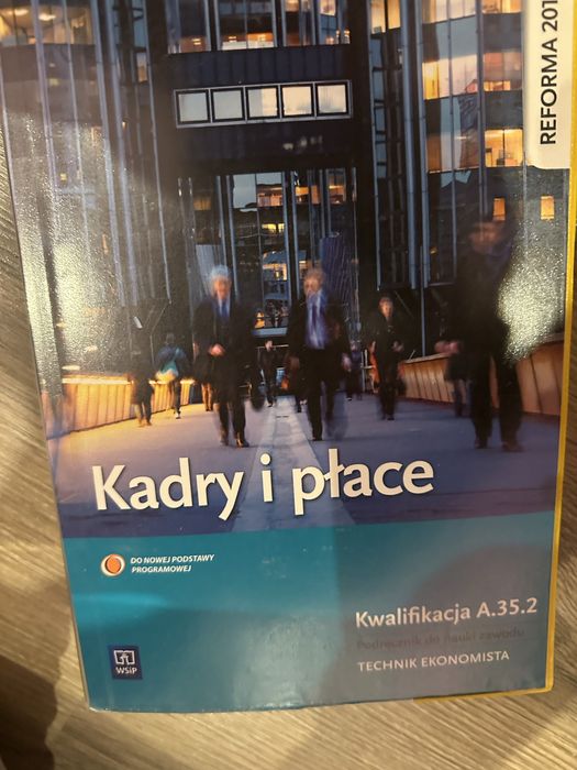 Kadry i płace podrecznik dla ekonomistów