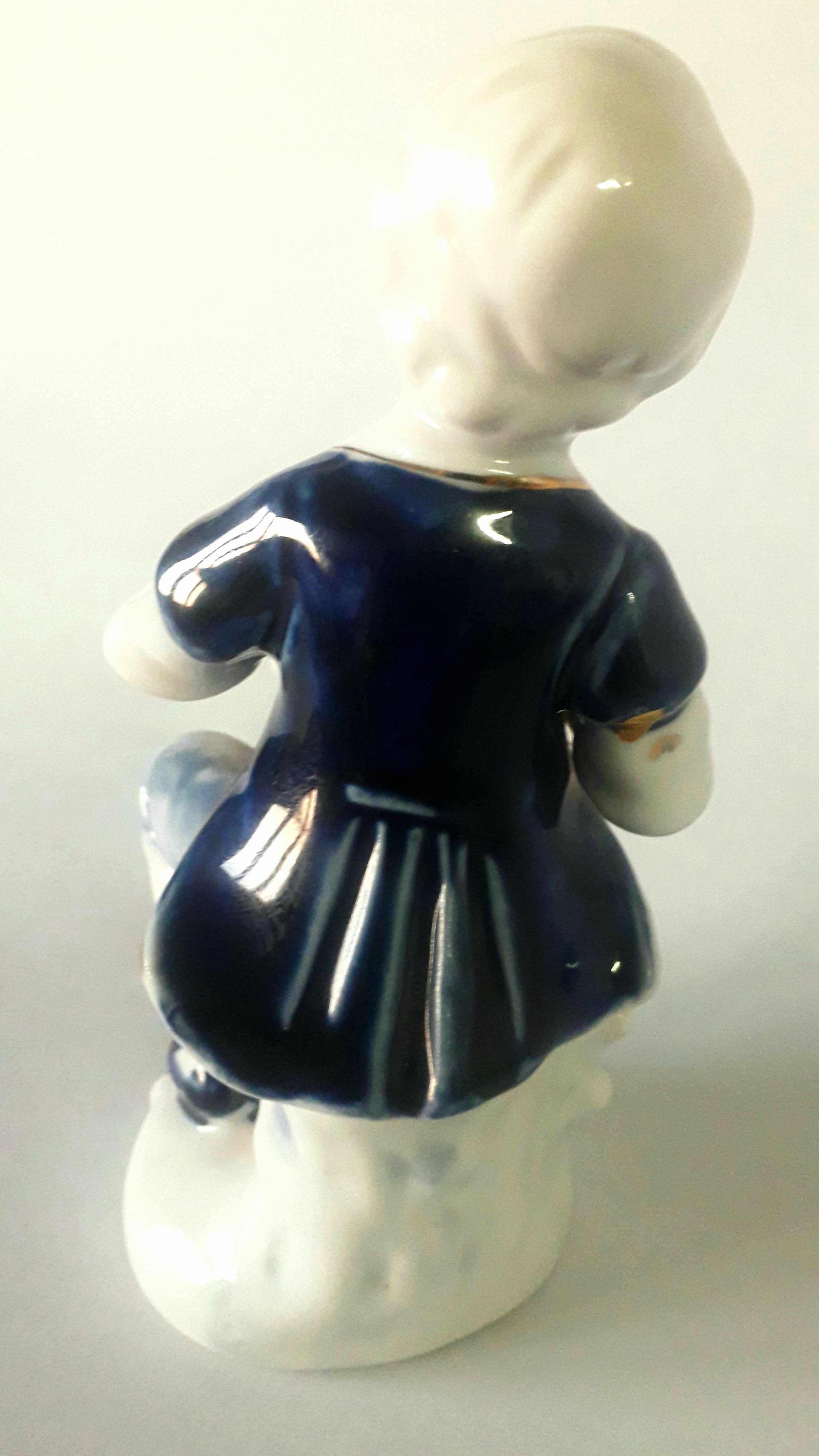 Estatueta em Porcelana Jovem Camponês