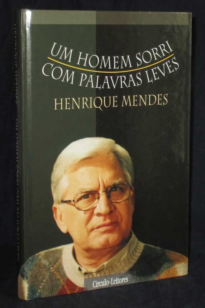 Livro Um Homem Sorri Com Palavras Leves Henrique Mendes