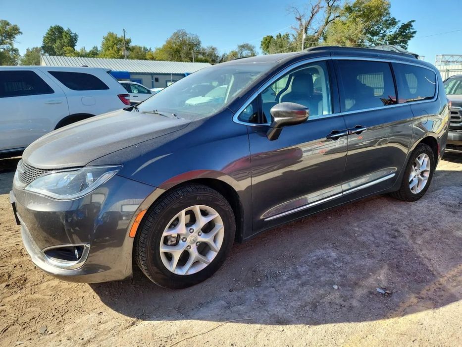 Chrysler Pacifica Idealny VAN dla dużej rodziny, w drodze do Polski!