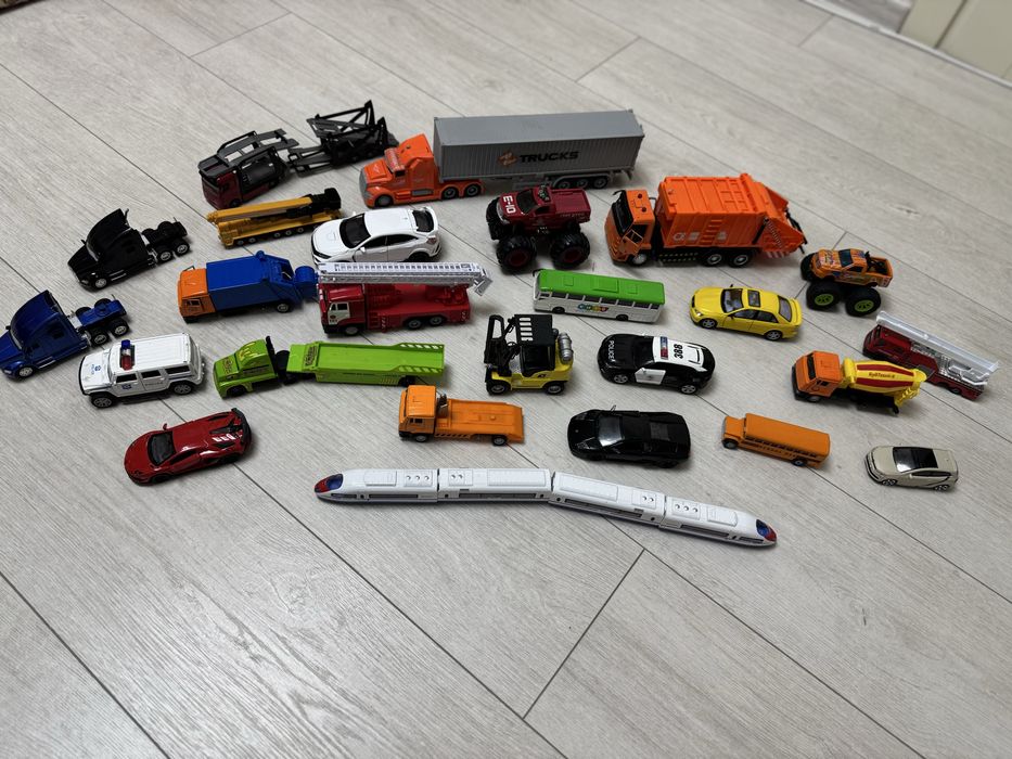 Набір іграшок-машинок! Одним набором!