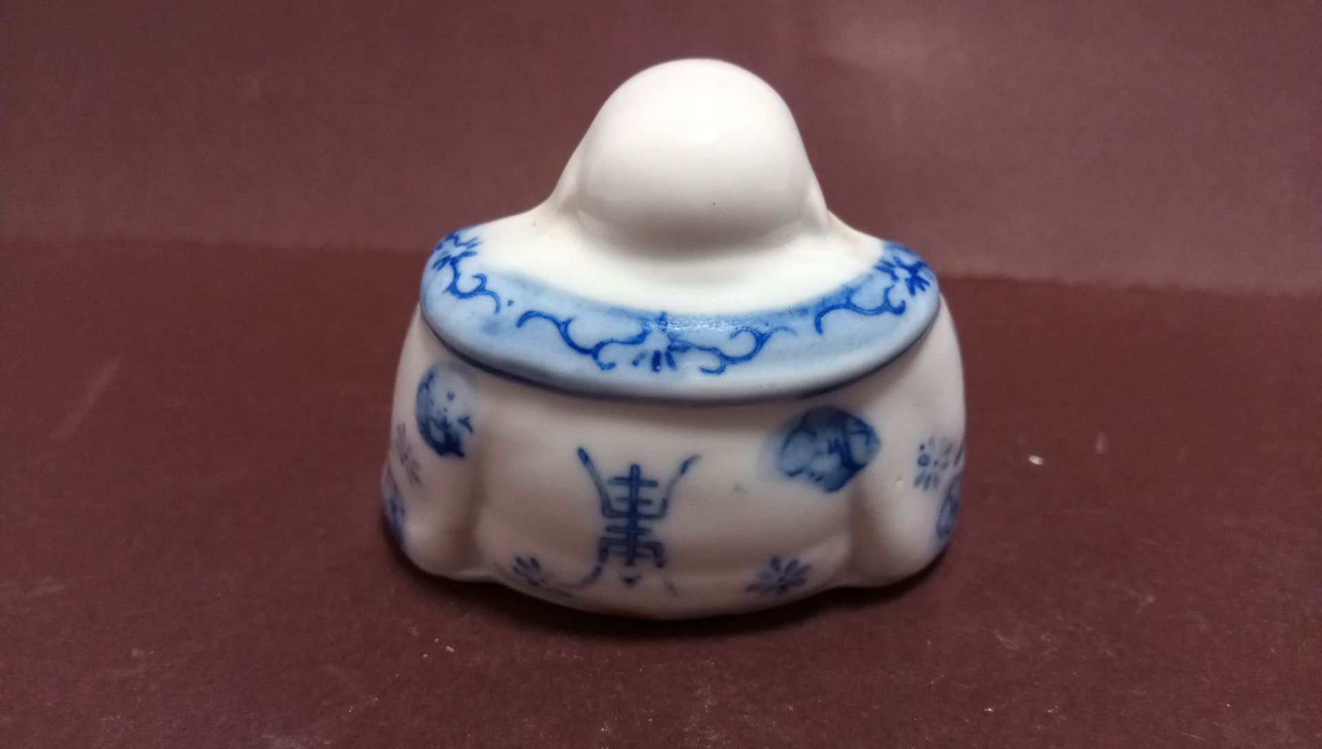 Budas em porcelana chinesa