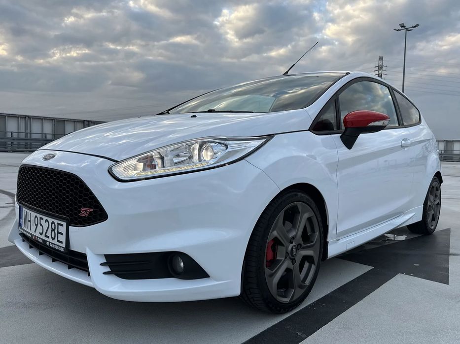 Ford Fiesta ST 1.6 EcoBoost podgrzewane fotele Recaro, nawigacja, czujniki