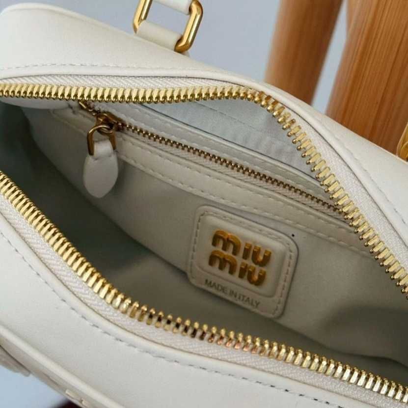 MIUMIU biała torba do bowlingu - designerski must have