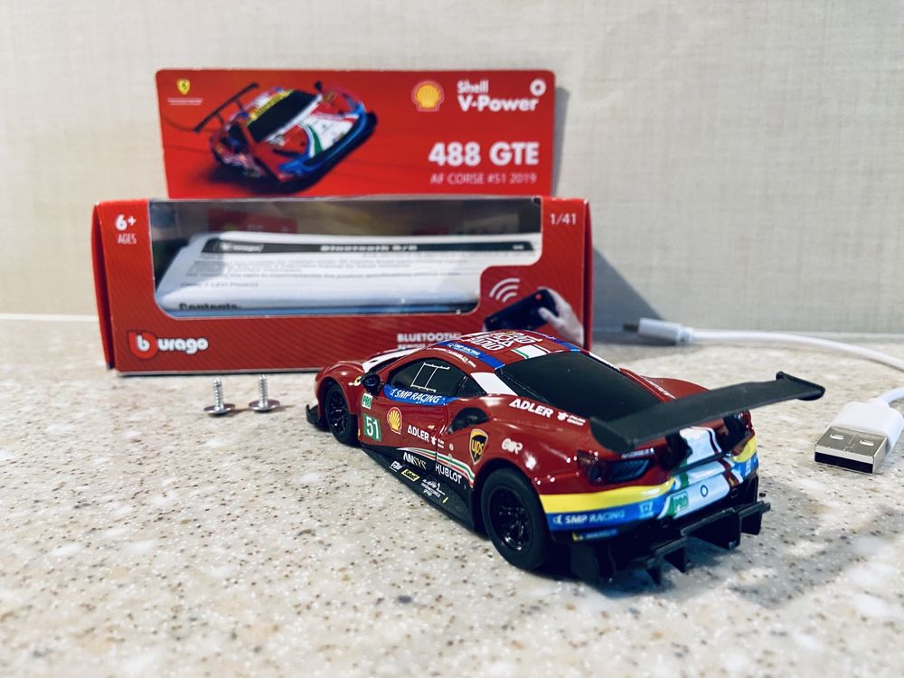 Ferrari 488 GTE BURAGO 1/41 model zdalnie sterowany Shell bluetooth