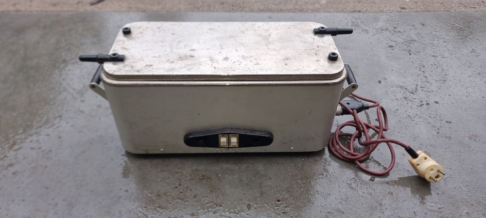 Stary wyjaławiacz wodny  elektryczny 1.2kw Prl Sterylizator