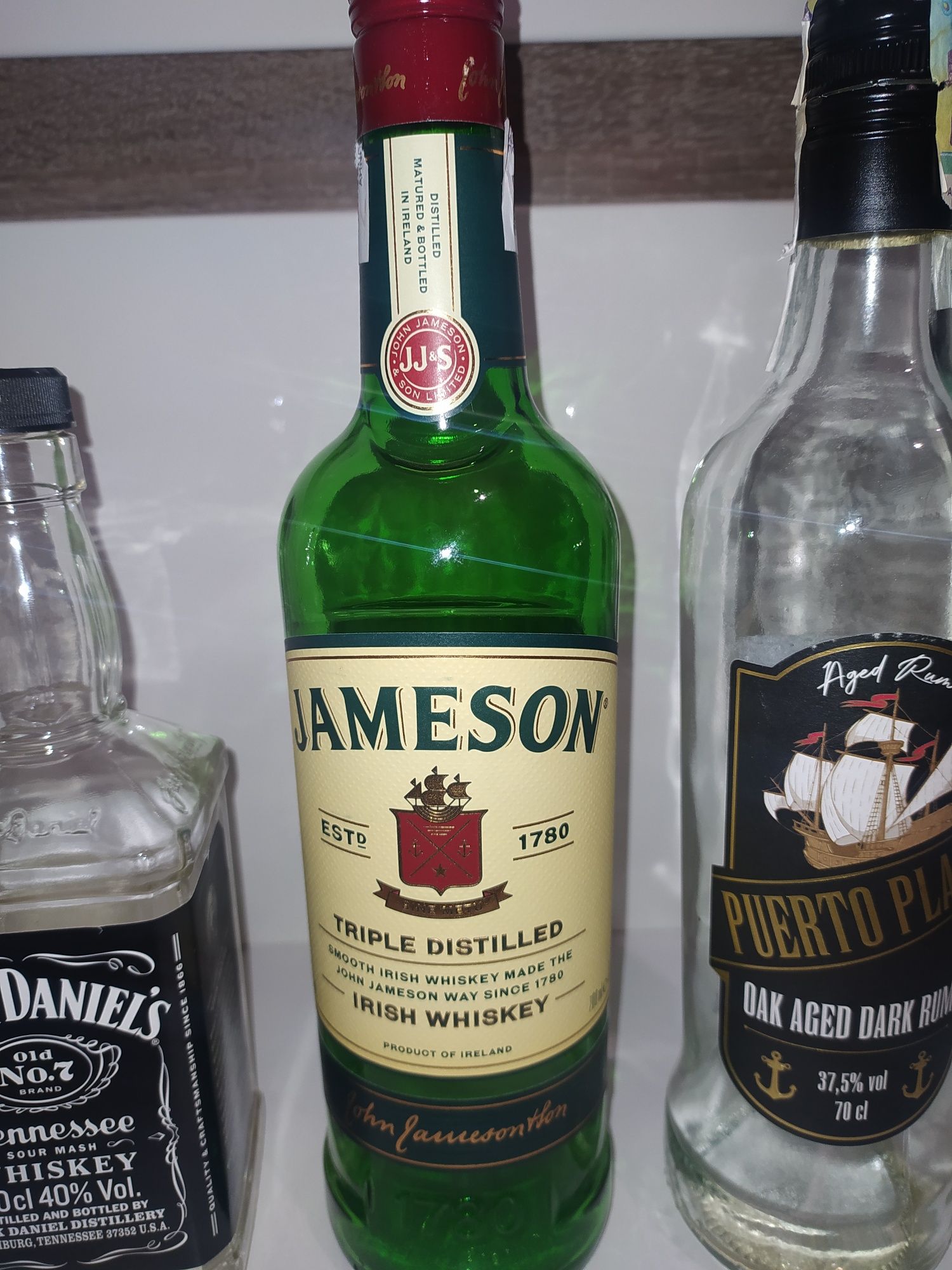 Пустые бутылки Jack Daniels,Jameson,Puerto Plata