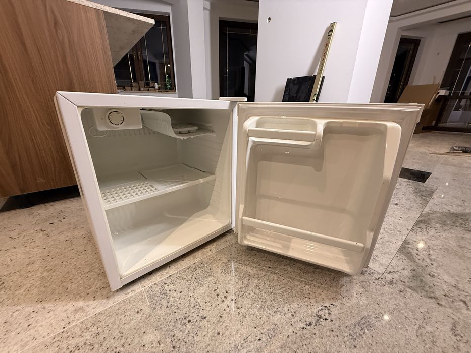 Lodówka mała chłodziarka pokojowa