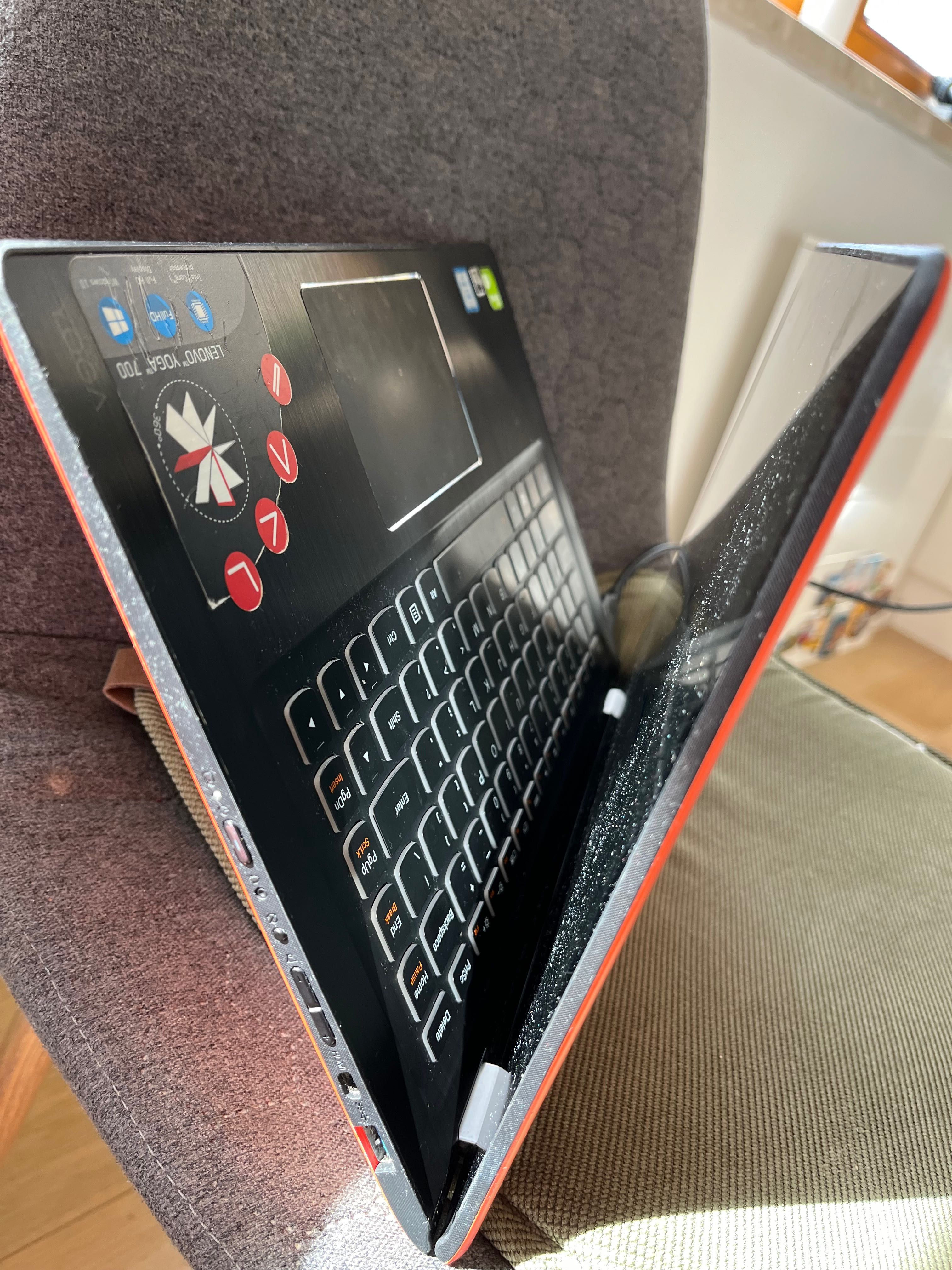 Laptop Lenovo Yoga 700 2w1
