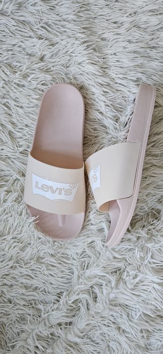 Levi's Klapki June basen różowe r 40