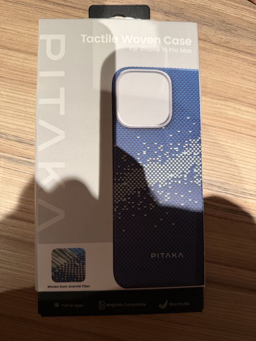 Чехол от pitaka на 16 pro max