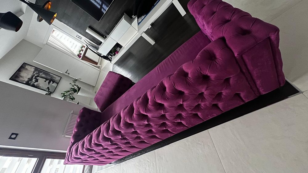 Pikowana Kanapa z Pufa