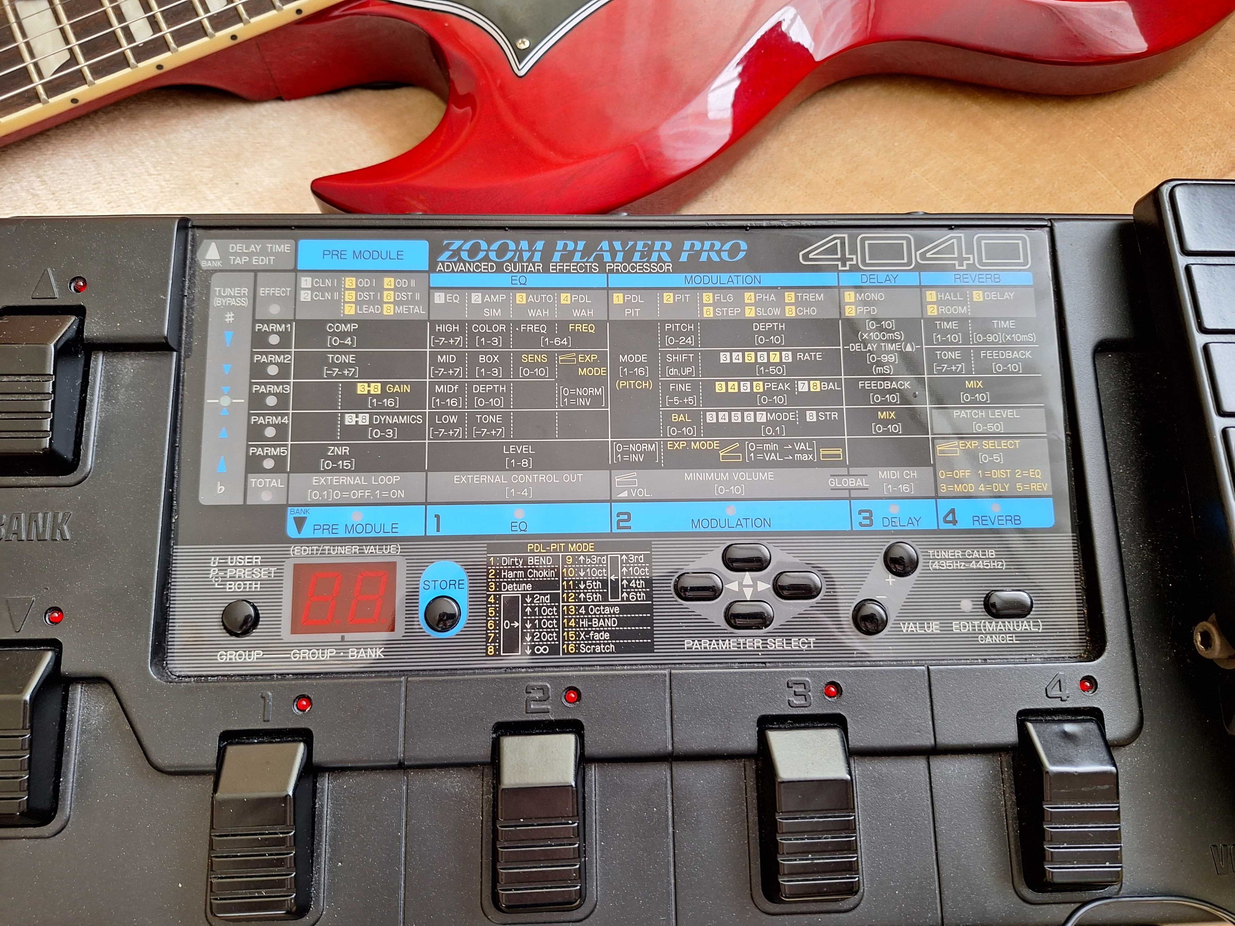 Multiefekt / procesor gitarowy Zoom 4040 z zasilaczem