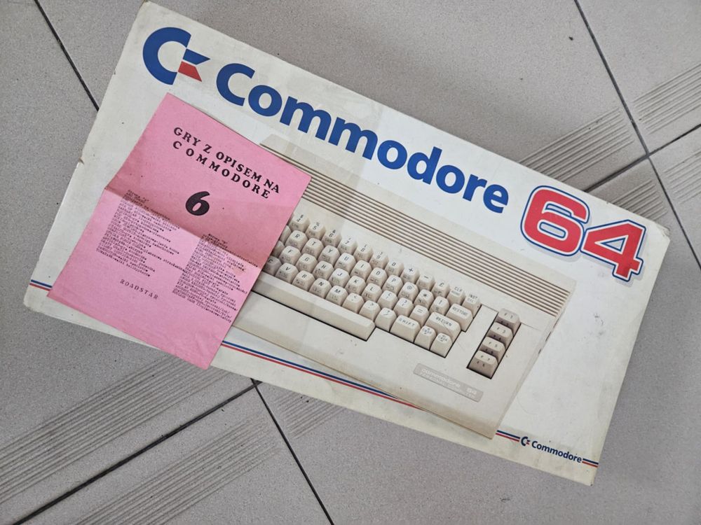 Commodore 64 C64C z pudełkiem – retro komputer – bez zasilacza
