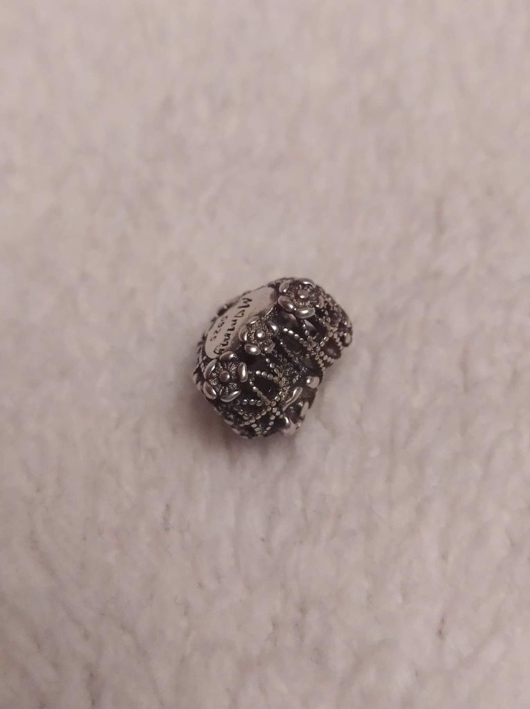 Srebrny koralik na Pandorę charms z wybitą próba srebra Wyprzedaż
