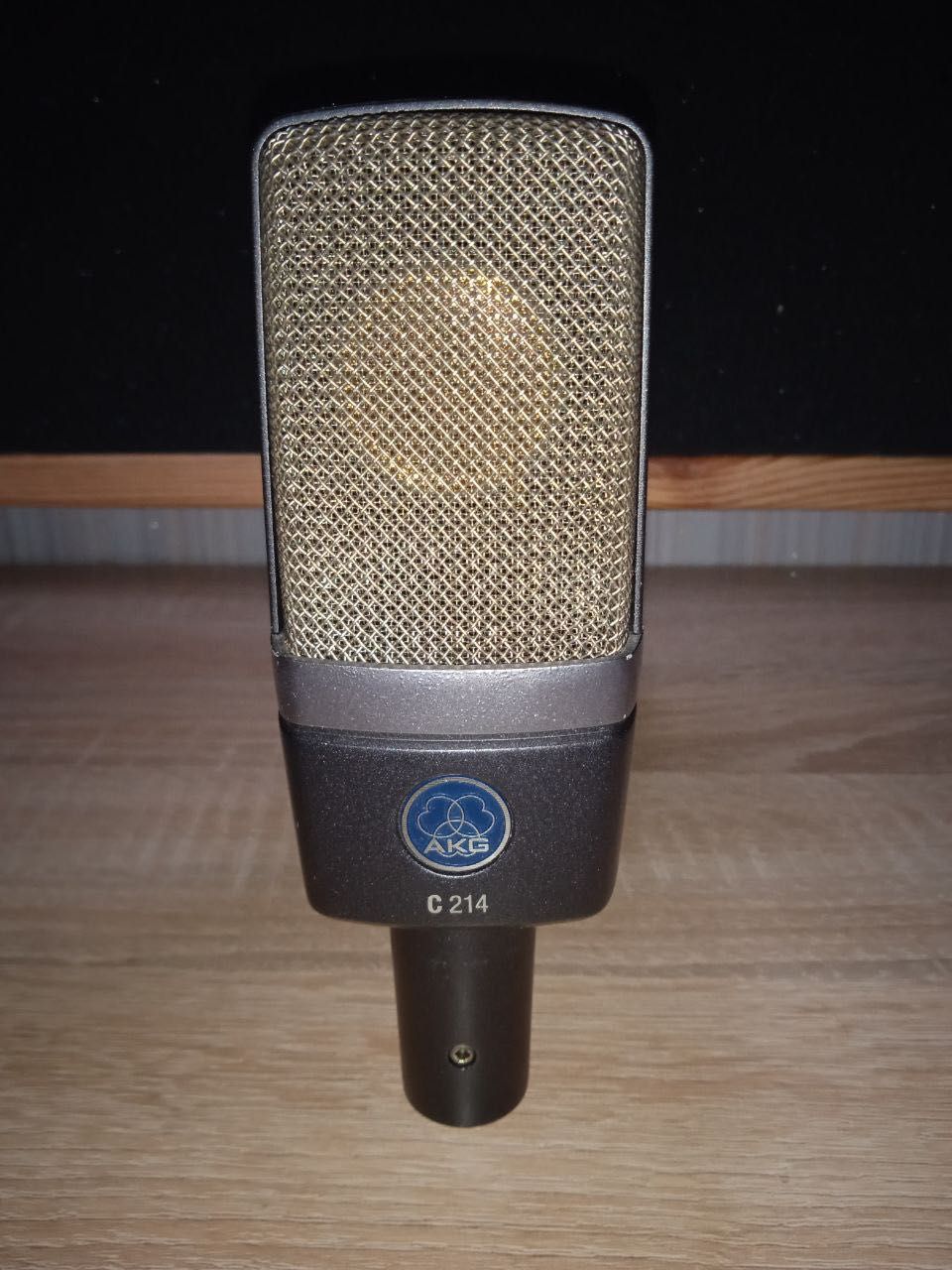 Студийный микрофон AKG C214