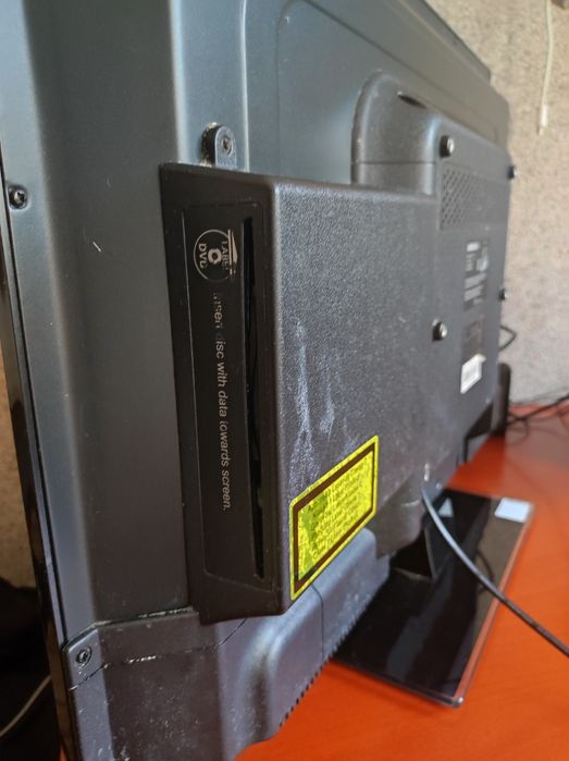 Telewizor Medion 27" z DVD i pilotem.