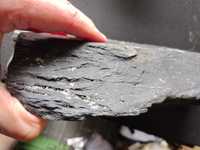 Czarne płaskie kamienie do akwarium Malawi 3 kosze