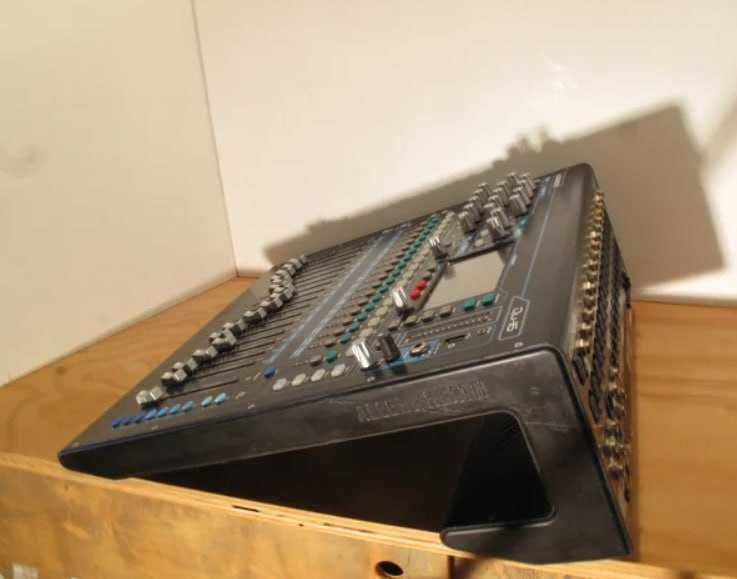 Mesa de mixagem digital Allen & Heath Qu-16