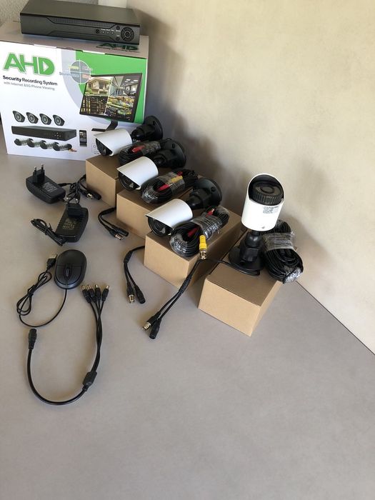 Камера відеоспостереження на 4 камери з реєстратором відеонагляду HD