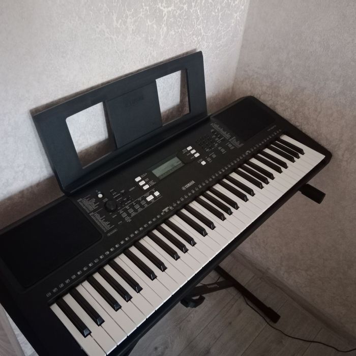 Продам Yamaha PSR-E373