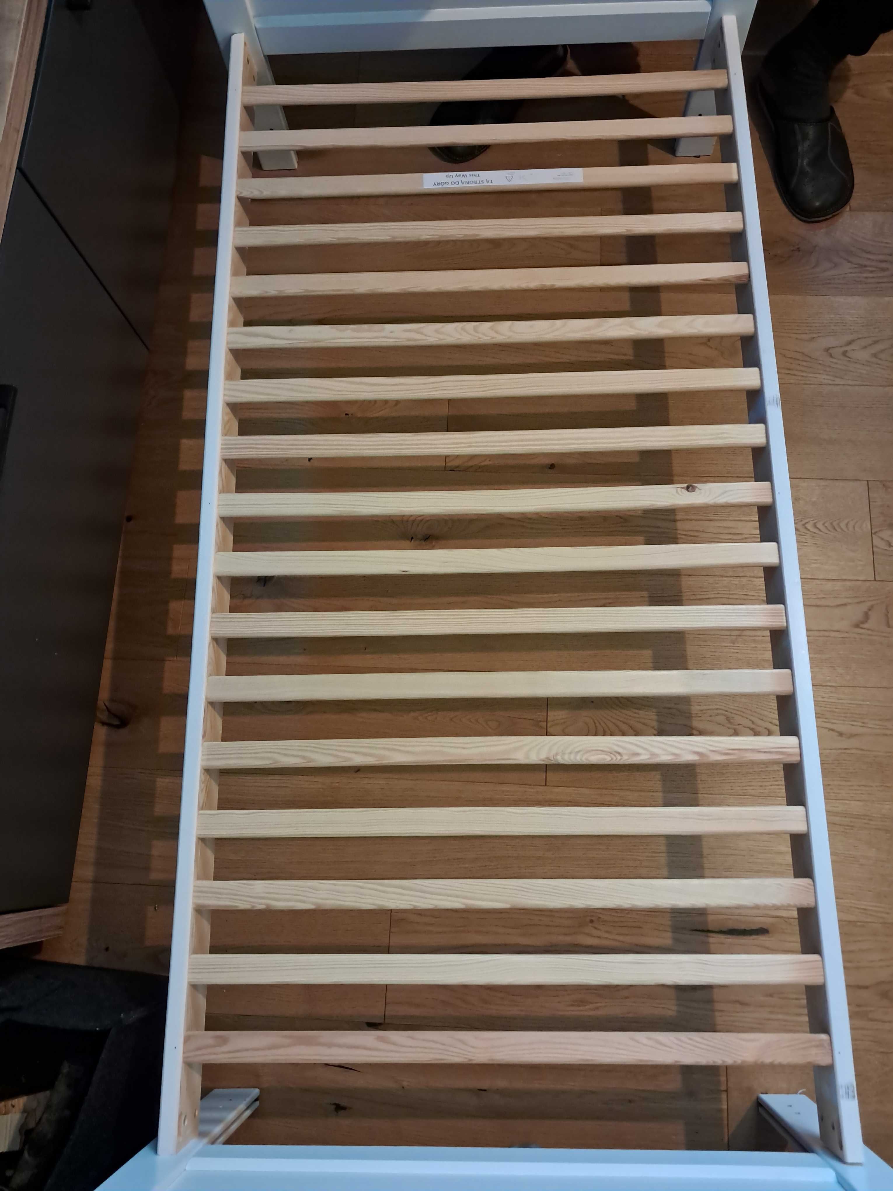 Łóżeczko Woodies Hampton Cot Bed 140 x 70 z materacem i szufladą