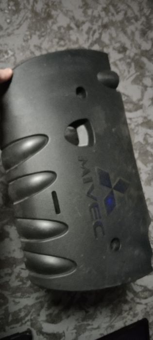 Кришка двигуна Лансер 10