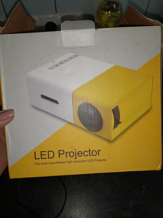 Кинопроєктор под флешку