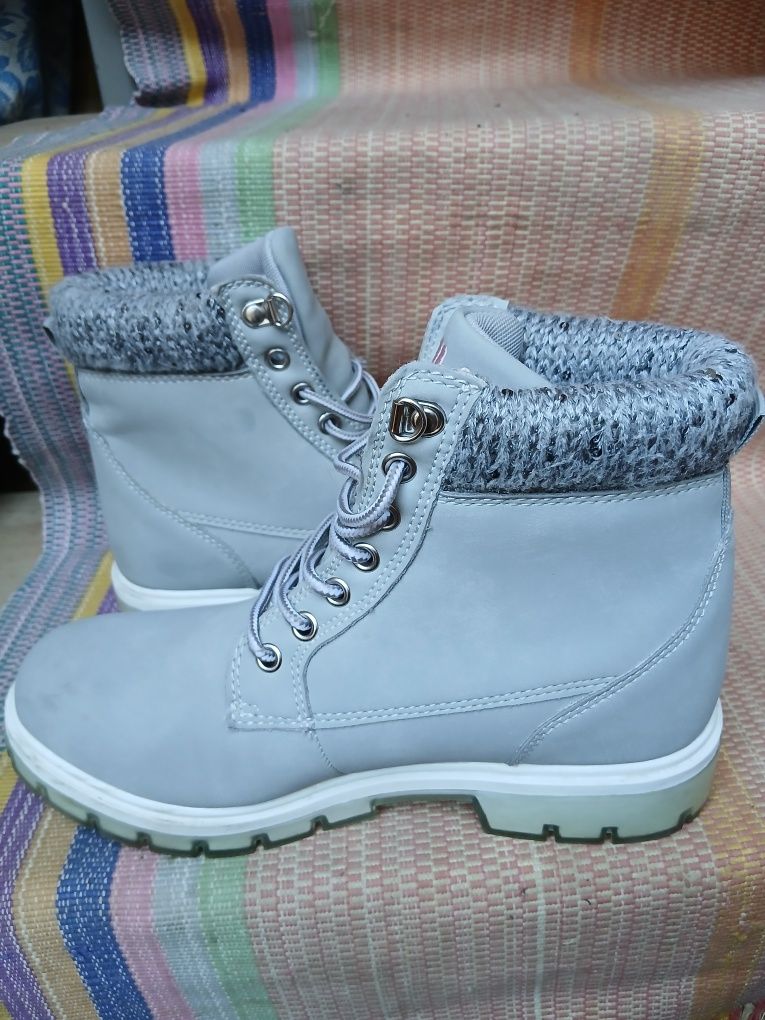 Демисезонки жіночі FILA