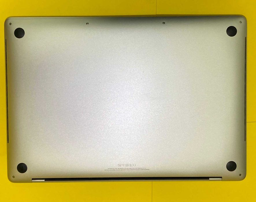 Apple MacBook Pro A1990 15.4"/i7 16 DDR4  256 GB /555X 4 GB . Гарантия